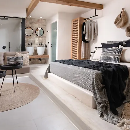 Emery Suites Naxos City
