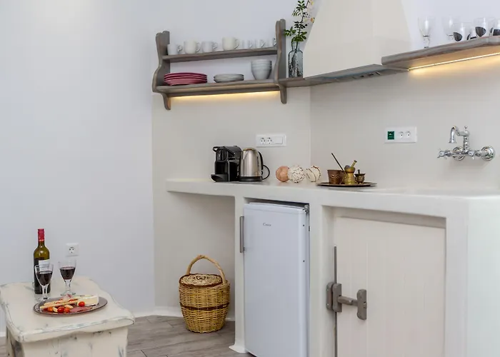 Emery Aparthotel Naxos City