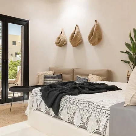 Emery Suites Naxos City