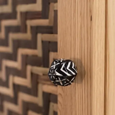 Lägenhetshotell Emery 4*