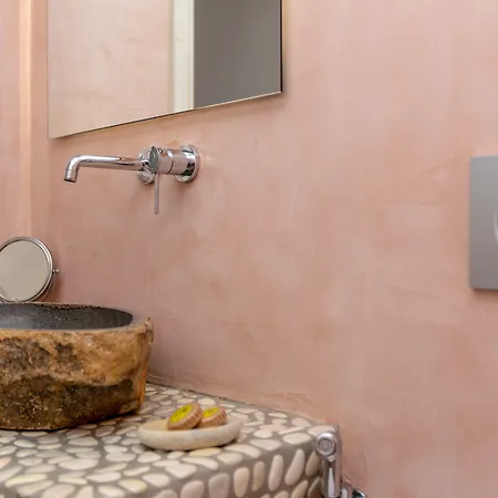 Emery شقة فندقية 4*